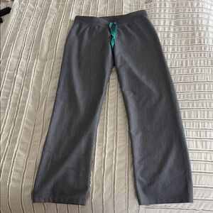 Figs graphite small scrub pants
Small ink spot on right leg as pictured